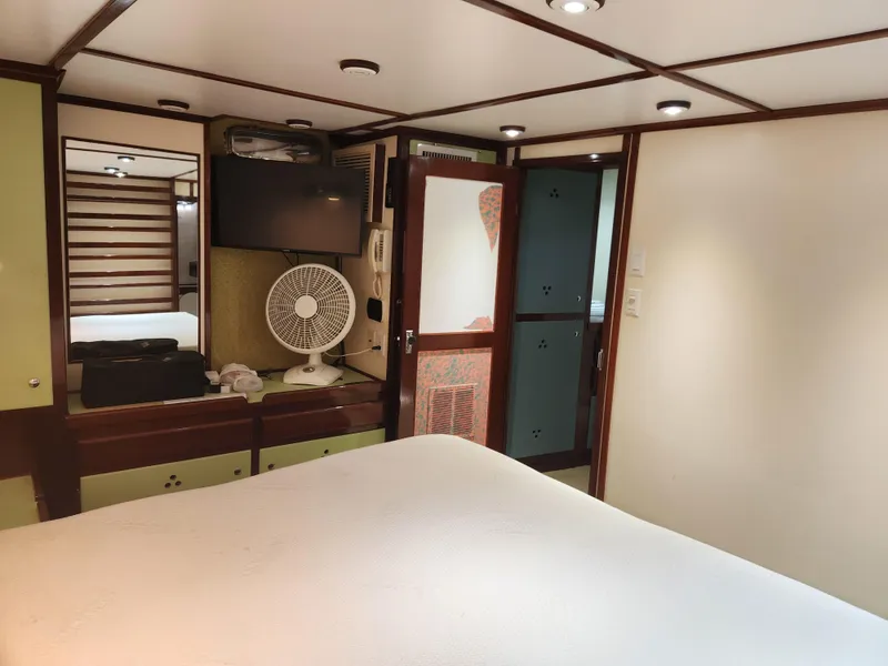 Slide: The Image of DESCO 76 Trawler 1983 - 51