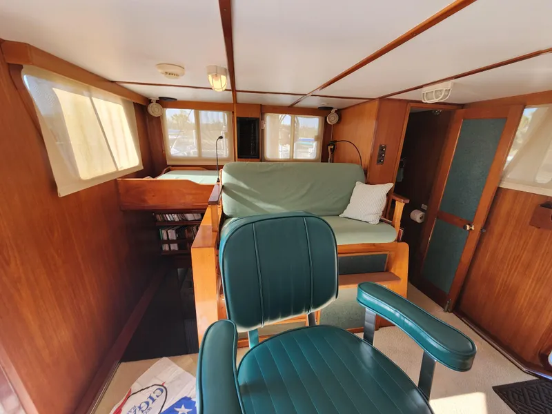 Slide: The Image of DESCO 76 Trawler 1983 - 64