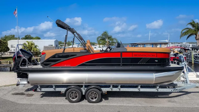 Slide: The Image of Bennington 22 M FAST BACK 2025 - 1