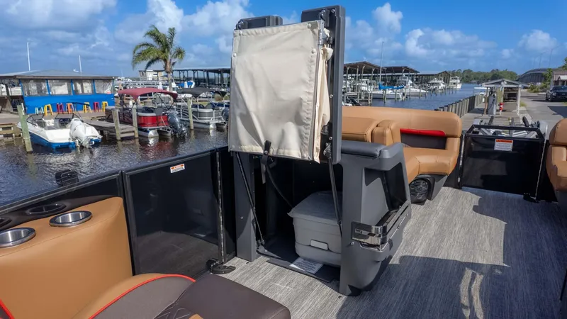 Slide: The Image of Bennington 22 M FAST BACK 2025 - 12