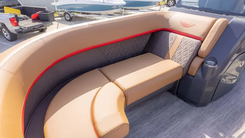 Slide: The Image of Bennington 22 M FAST BACK 2025 - 15