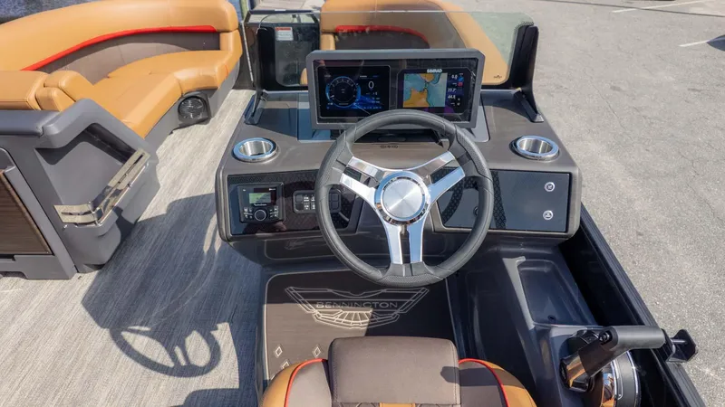 Slide: The Image of Bennington 22 M FAST BACK 2025 - 21