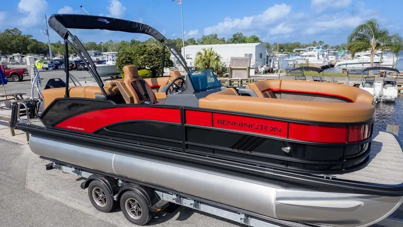 Slide: The Image of Bennington 22 M FAST BACK 2025 - 3