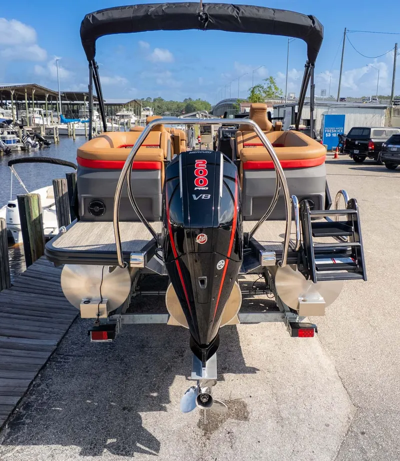 Slide: The Image of Bennington 22 M FAST BACK 2025 - 5