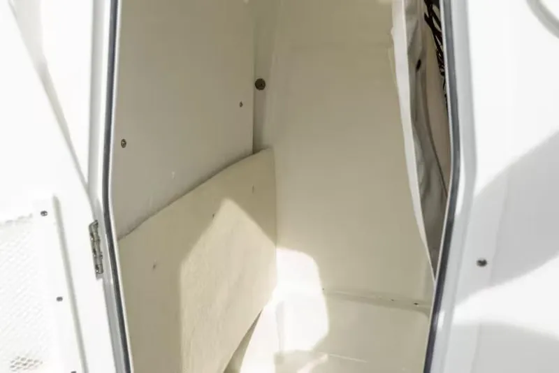 Slide: The Image of Sea Hunt Ultra 235 SE 2027 - 10