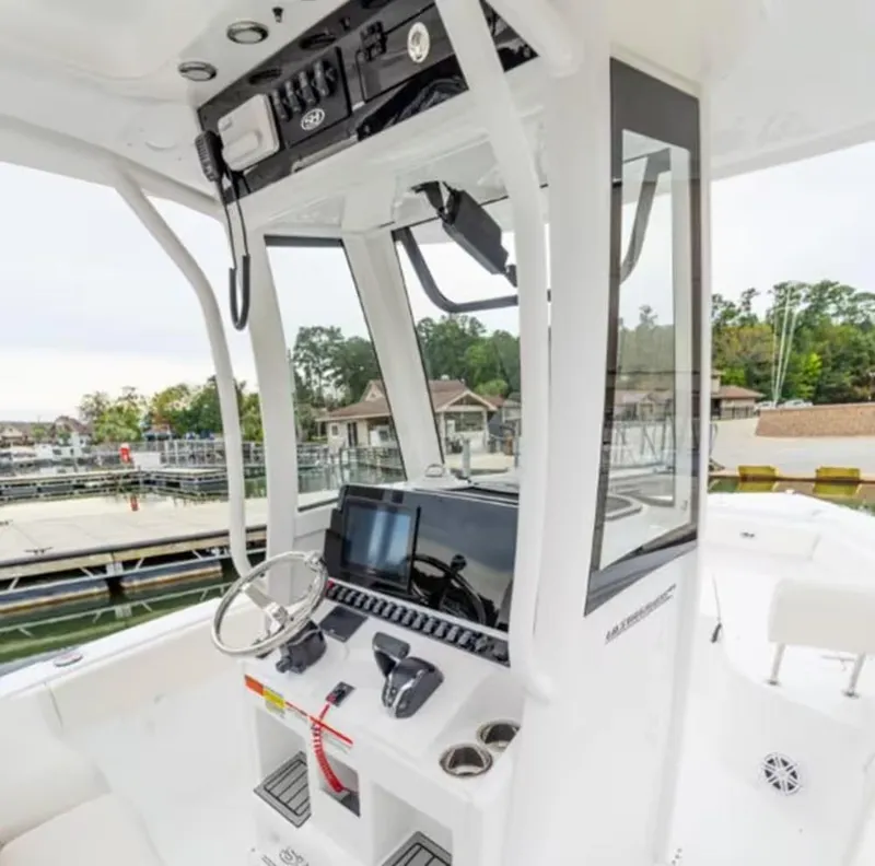 Slide: The Image of Sea Hunt Ultra 245 SE 2026 - 6