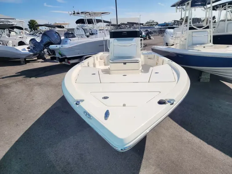 Slide: The Image of Skeeter SX221 2025 - 11