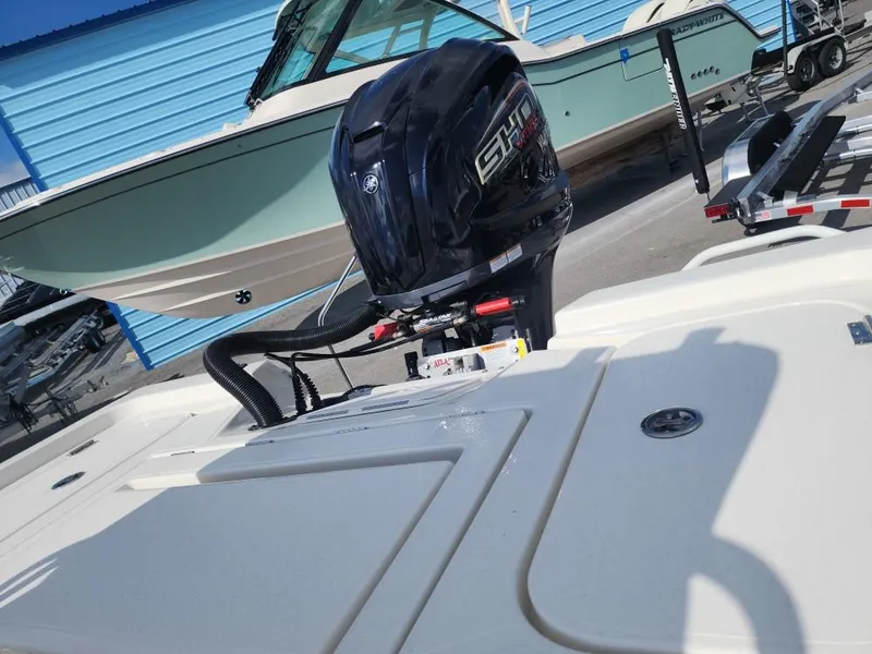 Slide: The Image of Skeeter SX221 2025 - 4