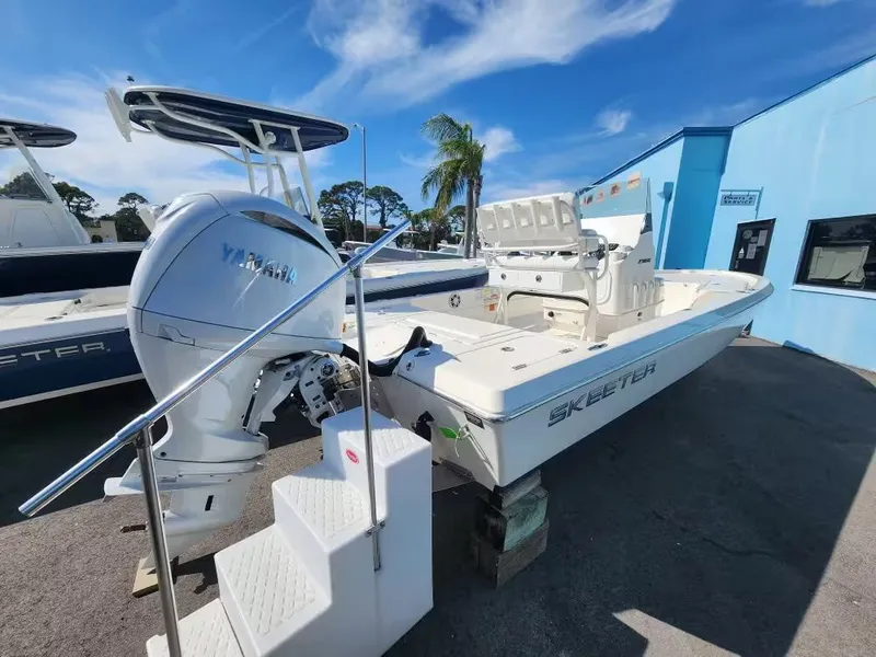 Slide: The Image of Skeeter SX221 2025 - 5