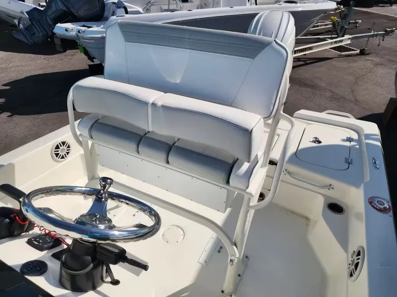 Slide: The Image of Skeeter SX221 2025 - 8