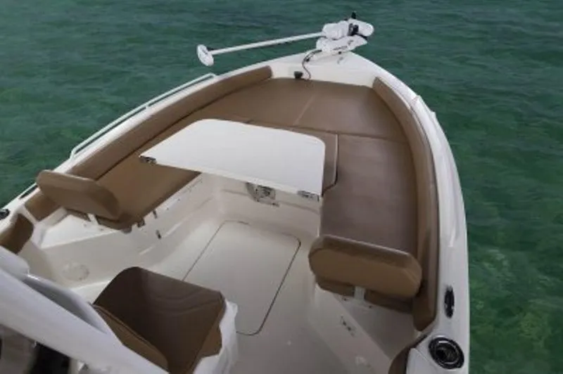 Slide: The Image of Skeeter SX2550 Family 2025 - 11