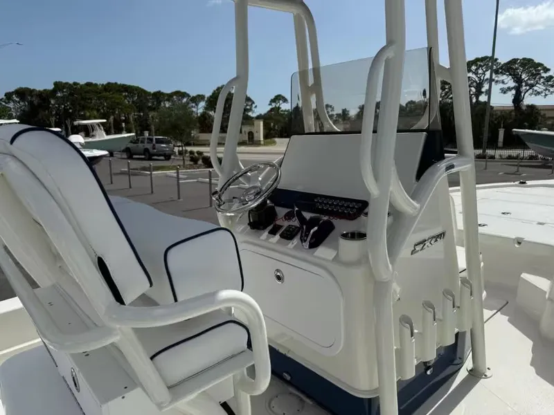 Slide: The Image of Skeeter SX241 2025 - 4