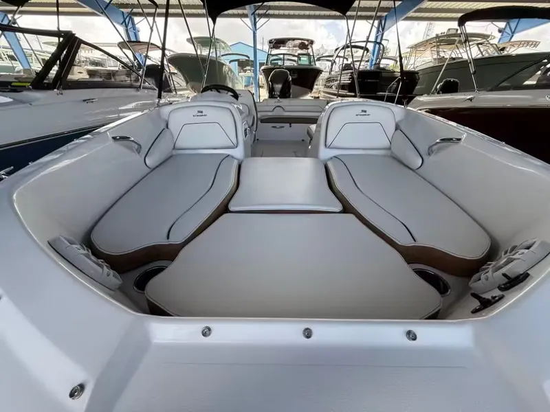 Slide: The Image of Stingray 182 SC 2025 - 12