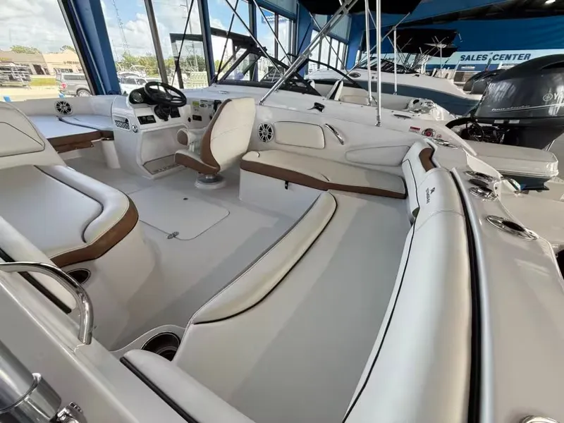 Slide: The Image of Stingray 182 SC 2025 - 9