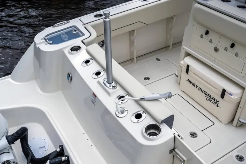 Slide: The Image of Stingray 253 CC 2027 - 9