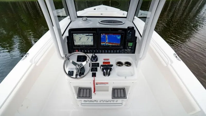 Slide: The Image of Sea Hunt Ultra 305 SE 2026 - 5