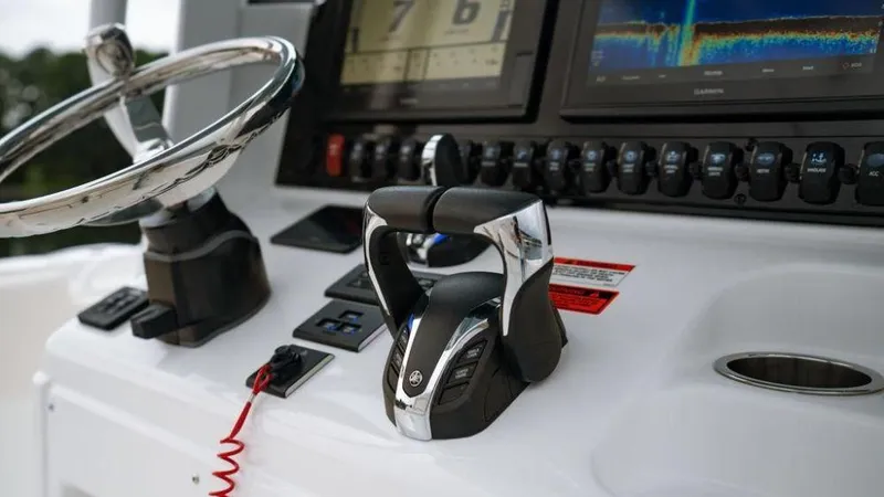 Slide: The Image of Sea Hunt Ultra 305 SE 2027 - 10