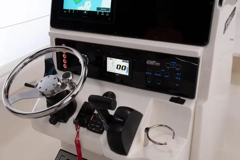 Slide: The Image of Skeeter SX2550 Fish 2026 - 13