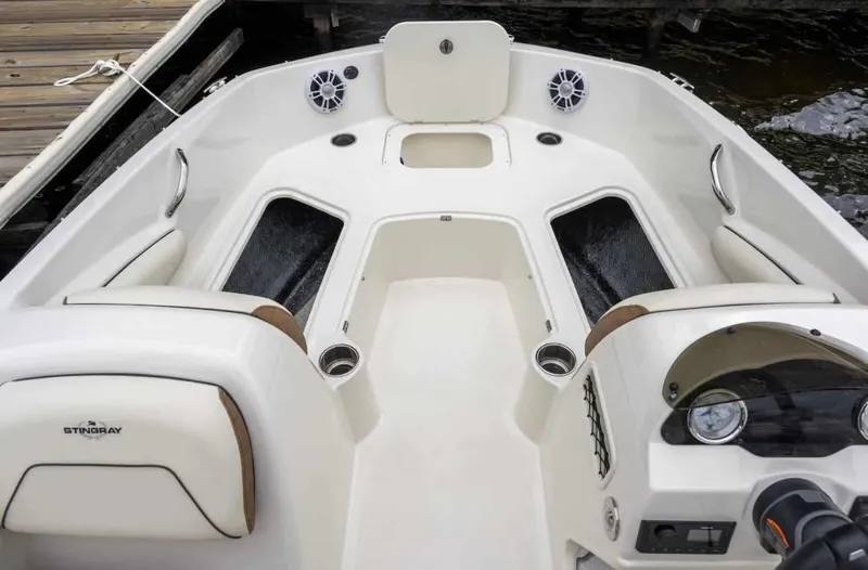 Slide: The Image of Stingray 182 SC 2026 - 7