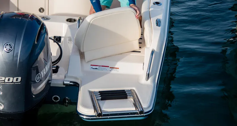 Slide: The Image of Grady-White Fisherman 216 2027 - 14