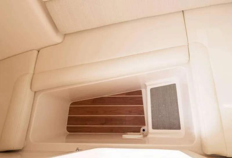 Slide: The Image of Grady-White Freedom 325 2026 - 16