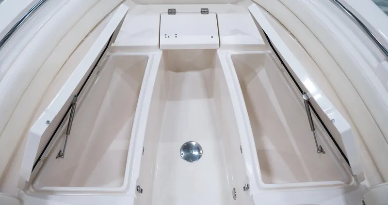 Slide: The Image of Grady-White Fisherman 236 2027 - 9