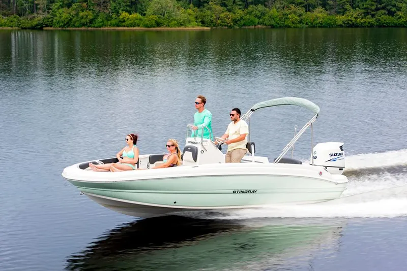 Slide: The Image of Stingray 206 CC 2026 - 2