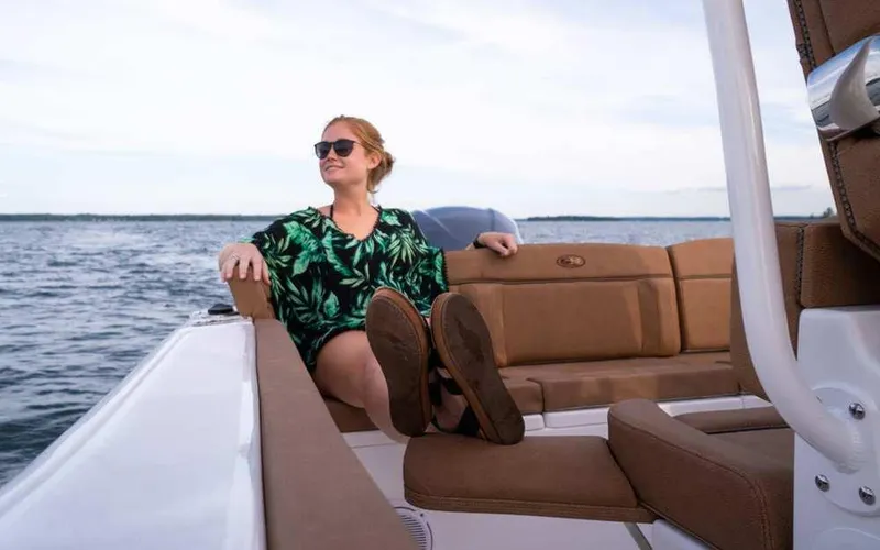 Slide: The Image of Sea Hunt Ultra 234 2027 - 10