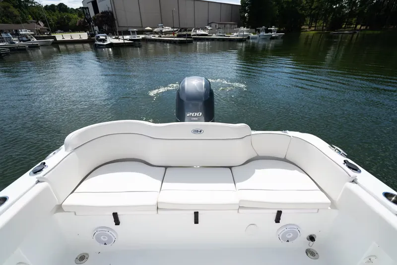 Slide: The Image of Sea Hunt Ultra 234 2027 - 15