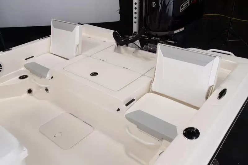 Slide: The Image of Skeeter SX230 2026 - 10