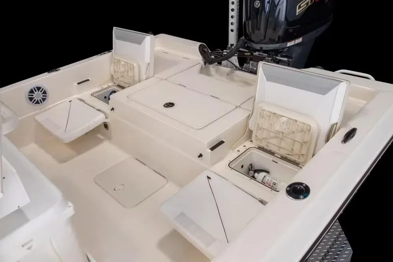 Slide: The Image of Skeeter SX230 2026 - 13