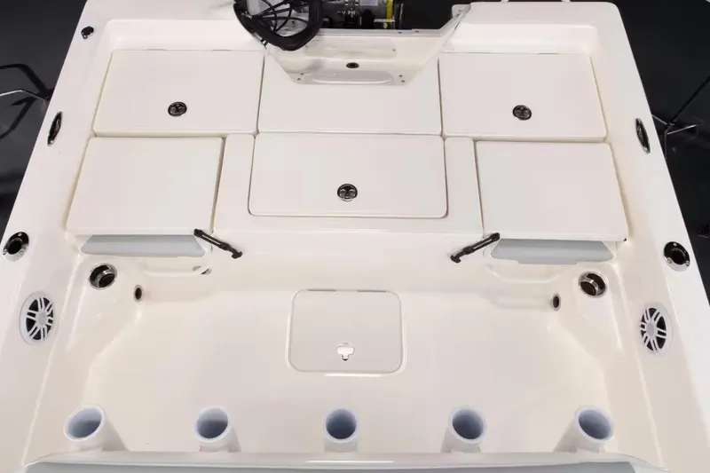 Slide: The Image of Skeeter SX230 2026 - 14