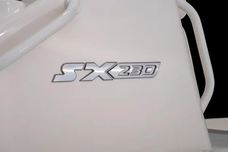 Slide: The Image of Skeeter SX230 2026 - 18