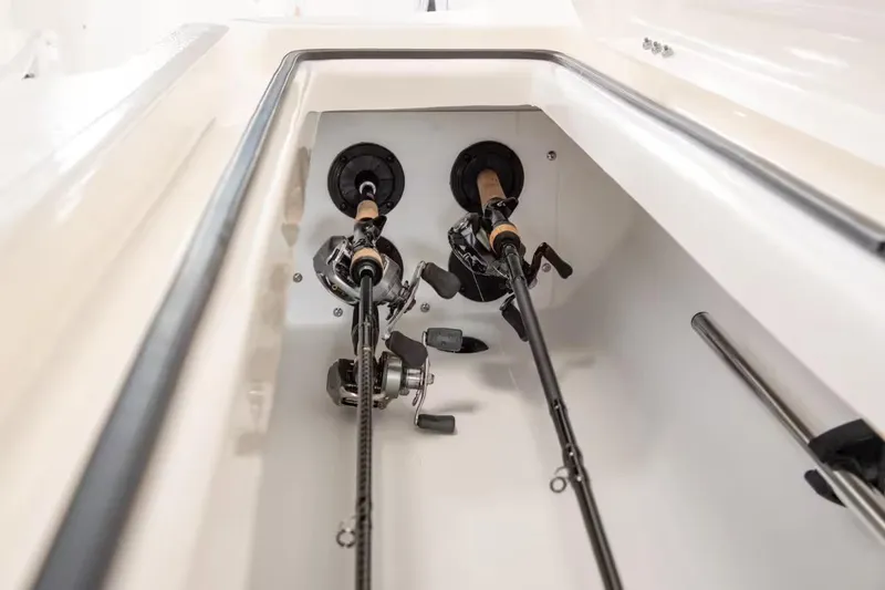 Slide: The Image of Skeeter SX241 2026 - 25