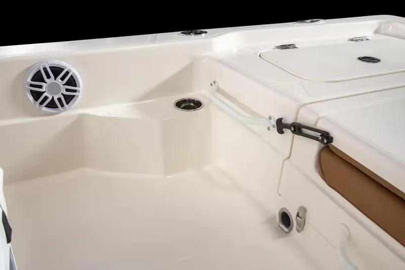 Slide: The Image of Skeeter SX241 2026 - 20