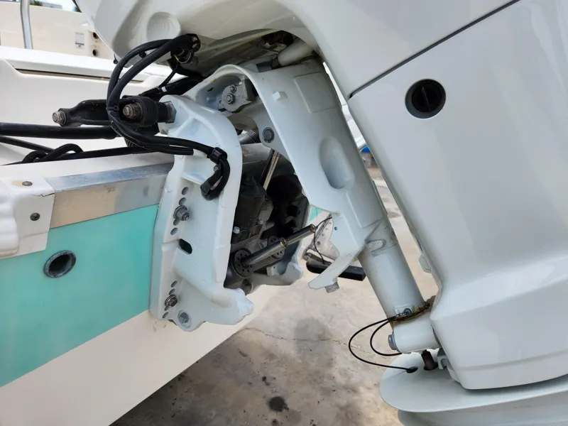 Slide: The Image of Outboard motor of a 2004 Wellcraft 200 LT Fisherman boat, showing mechanical details. - 13