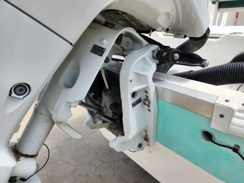 Slide: The Image of 2004 Wellcraft 200 LT Fisherman boat engine mount detail, showcasing mechanical components. - 14