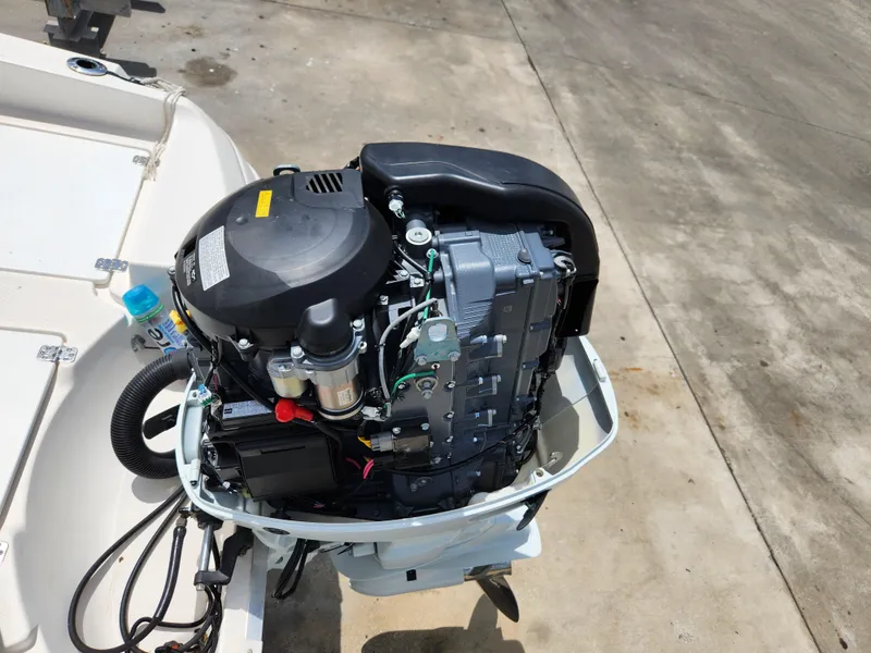 Slide: The Image of Outboard motor of a 2004 Wellcraft 200 LT Fisherman boat on a concrete surface. - 19