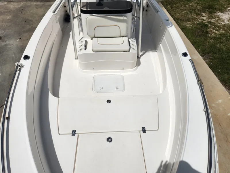 Slide: The Image of 2004 Wellcraft 200 LT Fisherman boat interior, featuring spacious seating and clean deck design. - 32