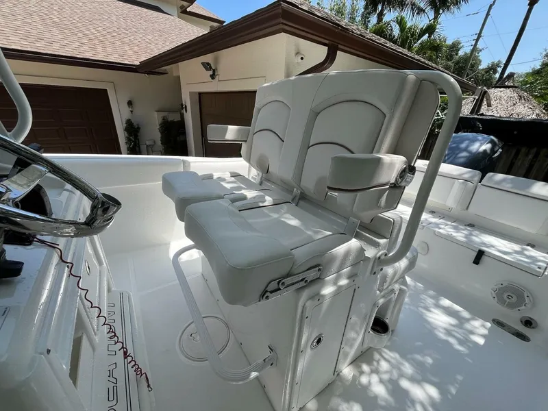 Slide: The Image of 2018 Sea Hunt 255 SE boat interior with white seating and console. - 10