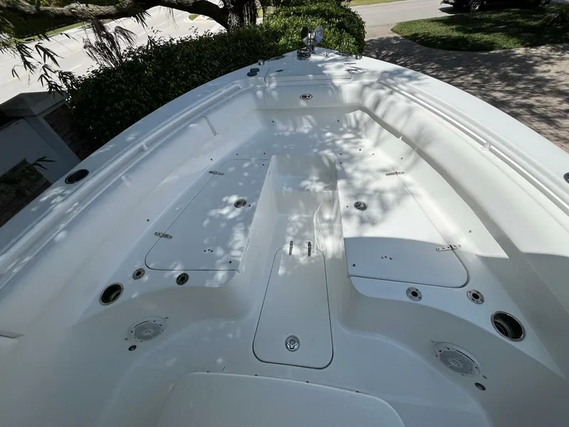 Slide: The Image of 2018 Sea Hunt 255 SE boat deck, spacious and well-equipped for fishing or leisure activities. - 22