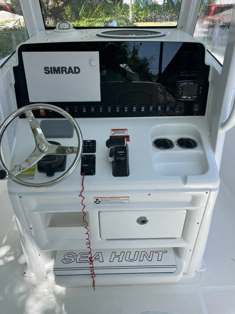 Slide: The Image of 2018 Sea Hunt 255 SE boat console with Simrad electronics and steering wheel. - 5