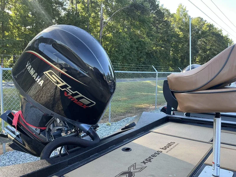 Slide: The Image of 2025 Xpress Hyper-Lift Series H20 BASS boat with Yamaha SHO VMAX engine, outdoor setting. - 7
