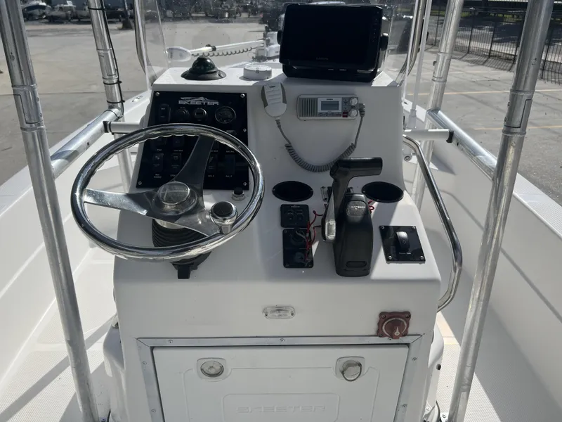 Slide: The Image of 2007 Skeeter ZX 24 Bay boat console with steering wheel and controls. - 12