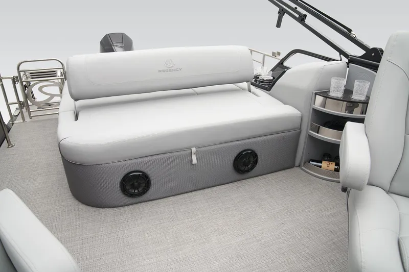 Slide: The Image of Regency 230 LE3 Sport 2024 - 34