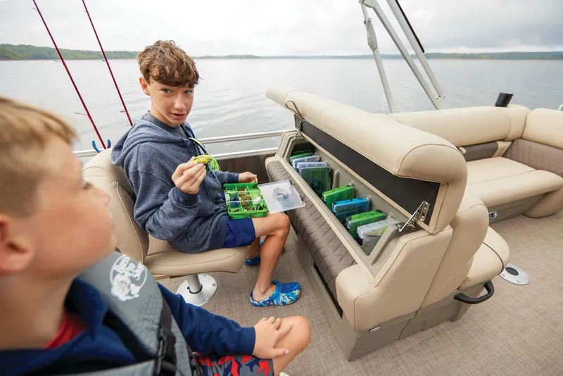 Slide: The Image of Sun Tracker Fishin' Barge 22 DLX 2025 - 72