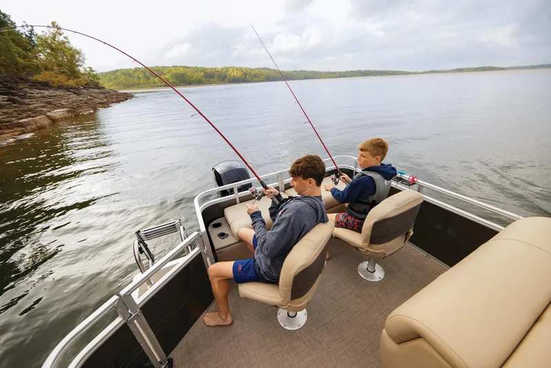 Slide: The Image of Sun Tracker Fishin' Barge 22 DLX 2025 - 73