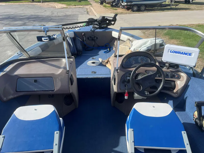 Slide: The Image of 2000 Starcraft 176 Super Fisherman boat interior with steering wheel and Lowrance equipment. - 3