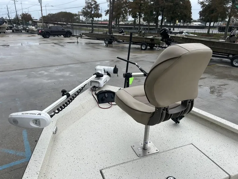Slide: The Image of 2023 Xpress H20 BAY boat with Minn Kota trolling motor and swivel seat. - 12