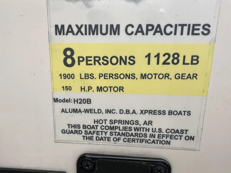 Slide: The Image of 2023 Xpress H20 BAY boat capacity label: 8 persons, 1128 lbs, 150 HP motor. - 19